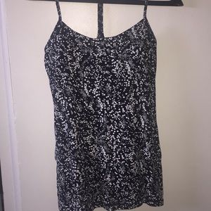 Lululemon top size 6 black and white
